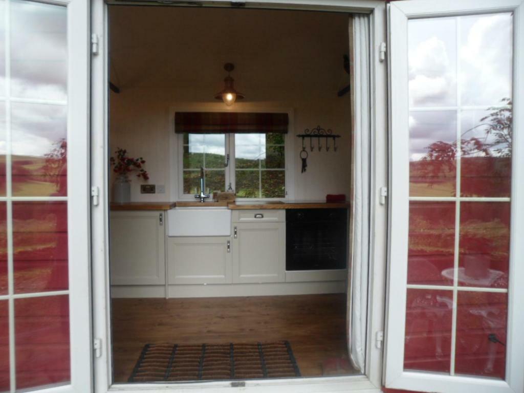 Borthwickbrae Shepherd'S Hut 霍伊克 外观 照片