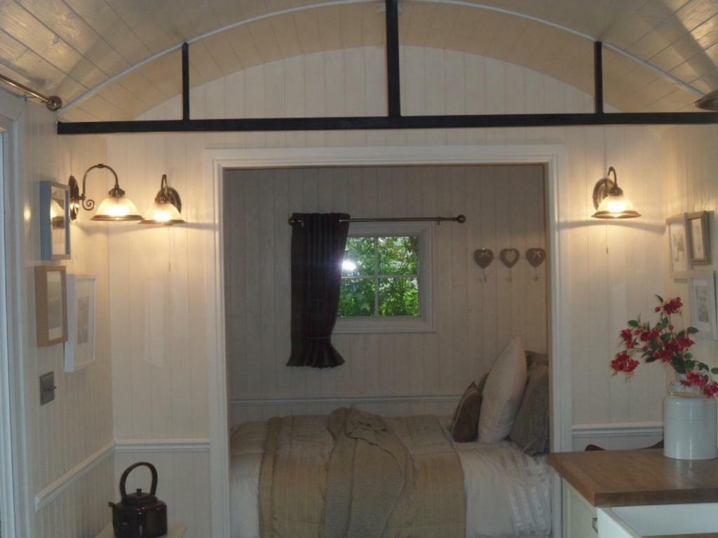 Borthwickbrae Shepherd'S Hut 霍伊克 外观 照片