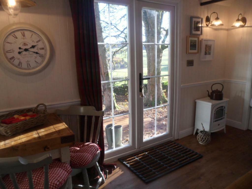 Borthwickbrae Shepherd'S Hut 霍伊克 外观 照片